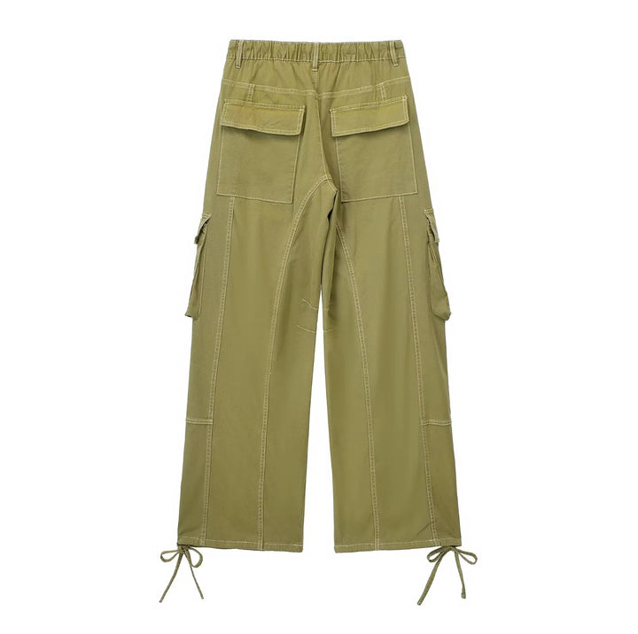 Pantalon cargo vert avec coutures blanches - Jambe large - Taille haute ou basse - Disponible du XS au L - Polyester - Femme.