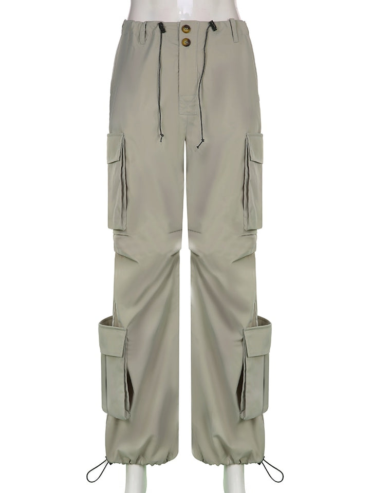 Un pantalon cargo large taille basse avec poches spacieuses pour un look urbain tendance - Gris - Femme.