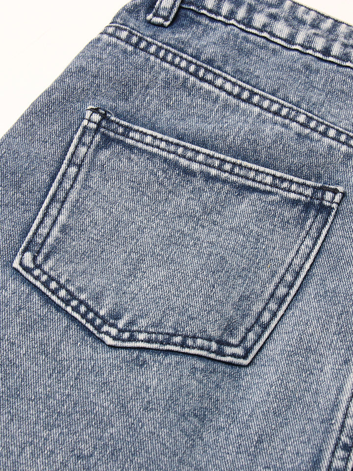 Jupe jean longue fendue multipoches - Vue rapprochée d'une poche cargo en toile denim bleue pour femme.