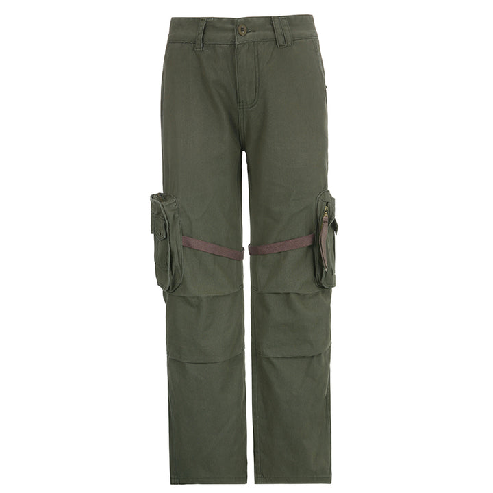 Un pantalon cargo kaki pour femme avec des lanières autour des cuisses. Un look urbain audacieux avec une touche militaire. Tailles disponibles : S à L.