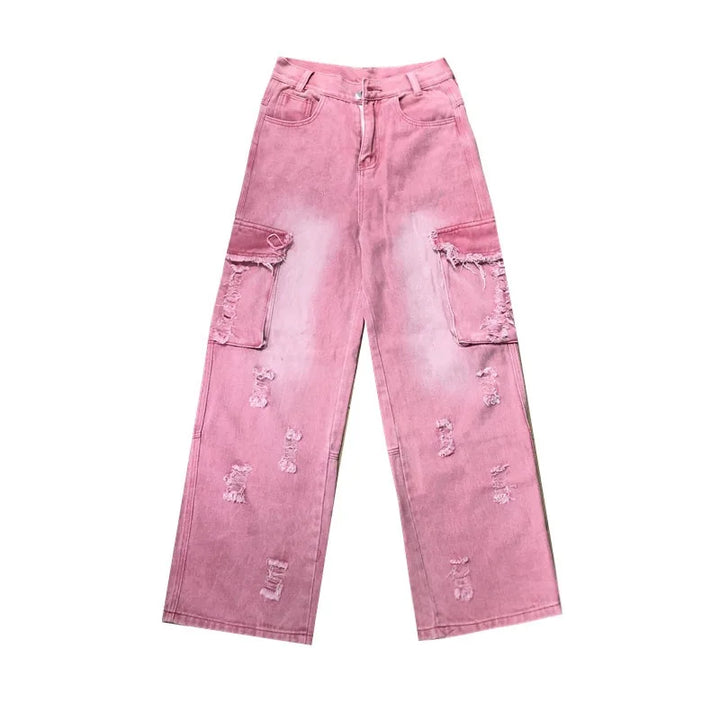 Un jean cargo baggy rose délavé pour femme avec des déchirures judicieusement placées et une taille haute. Un look audacieux des années 2000 revisité avec une touche d'insouciance et de féminité. Disponible en tailles XS à XL.