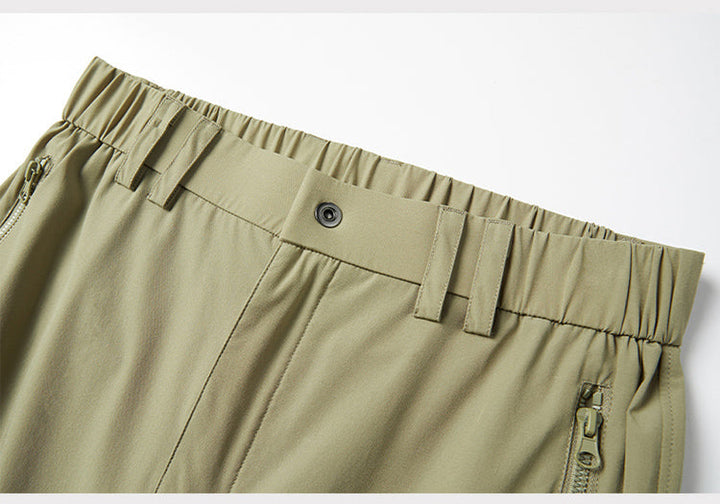 Un pantalon cargo technique coupe droite pour homme, kaki clair. Nombreuses poches zippées. Inscription "RUN". Nylon et spandex pour séchage rapide. Tailles du M au 8XL.